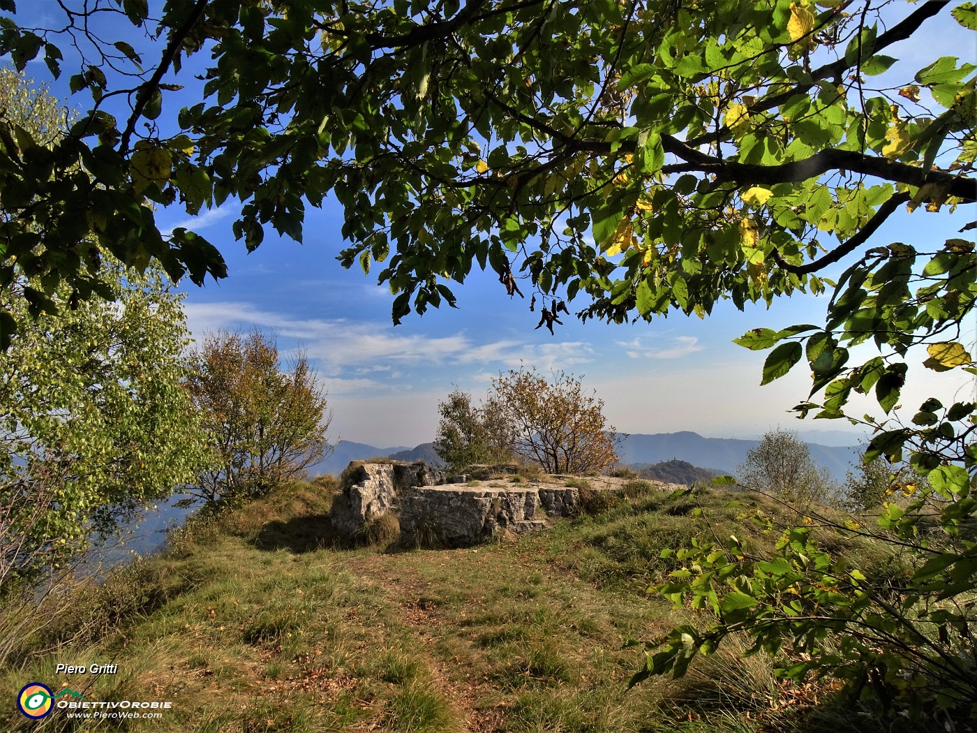 62 Pianoro accanto alla vetta del Castel Regina.JPG